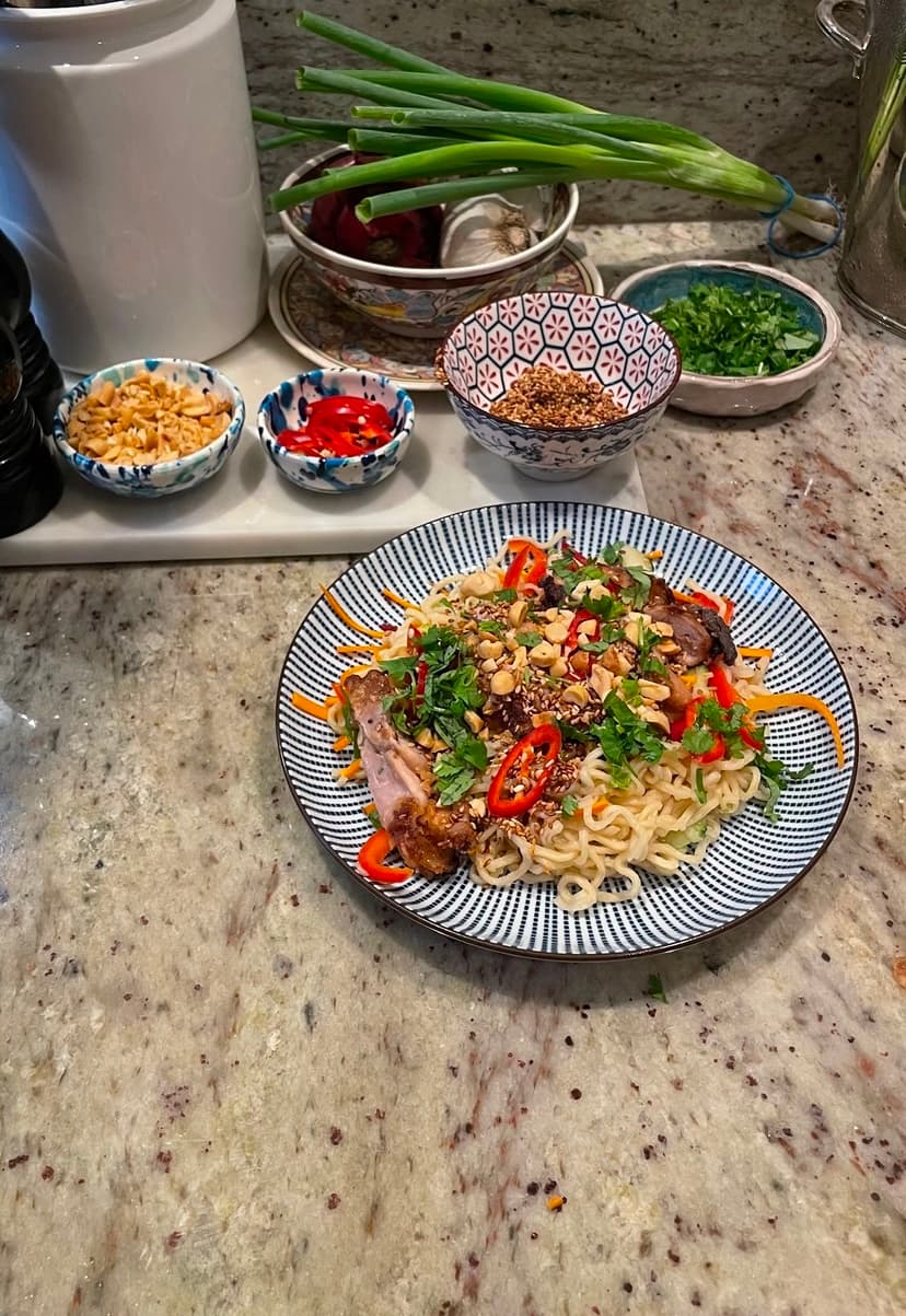Asiatisk nudelsallad med kyckling