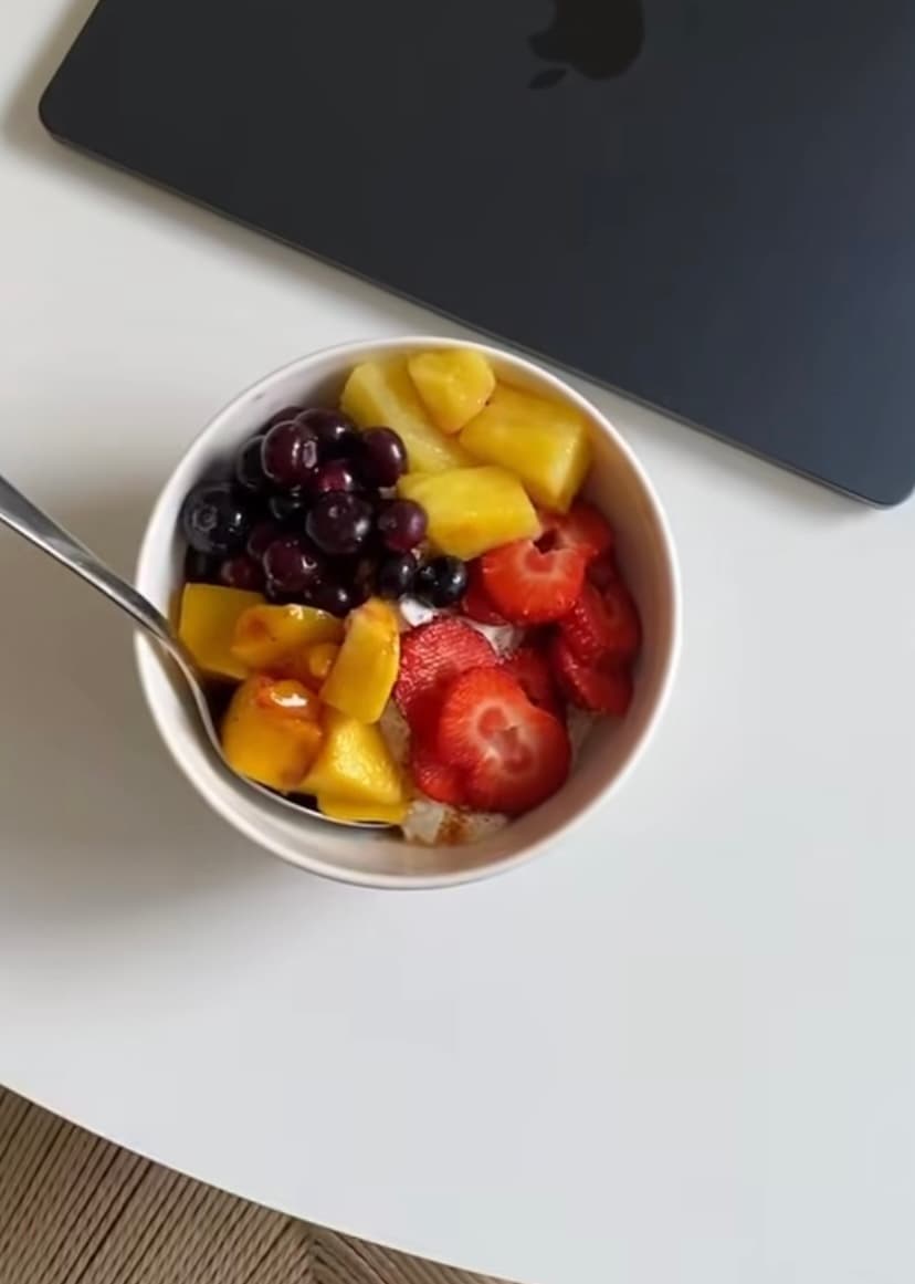 Proteinrik frukostbowl med kvarg och bär